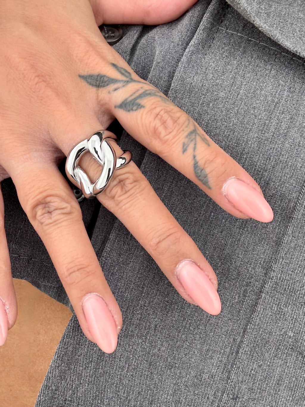 Hold me like this ring