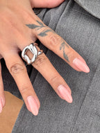 Hold me like this ring