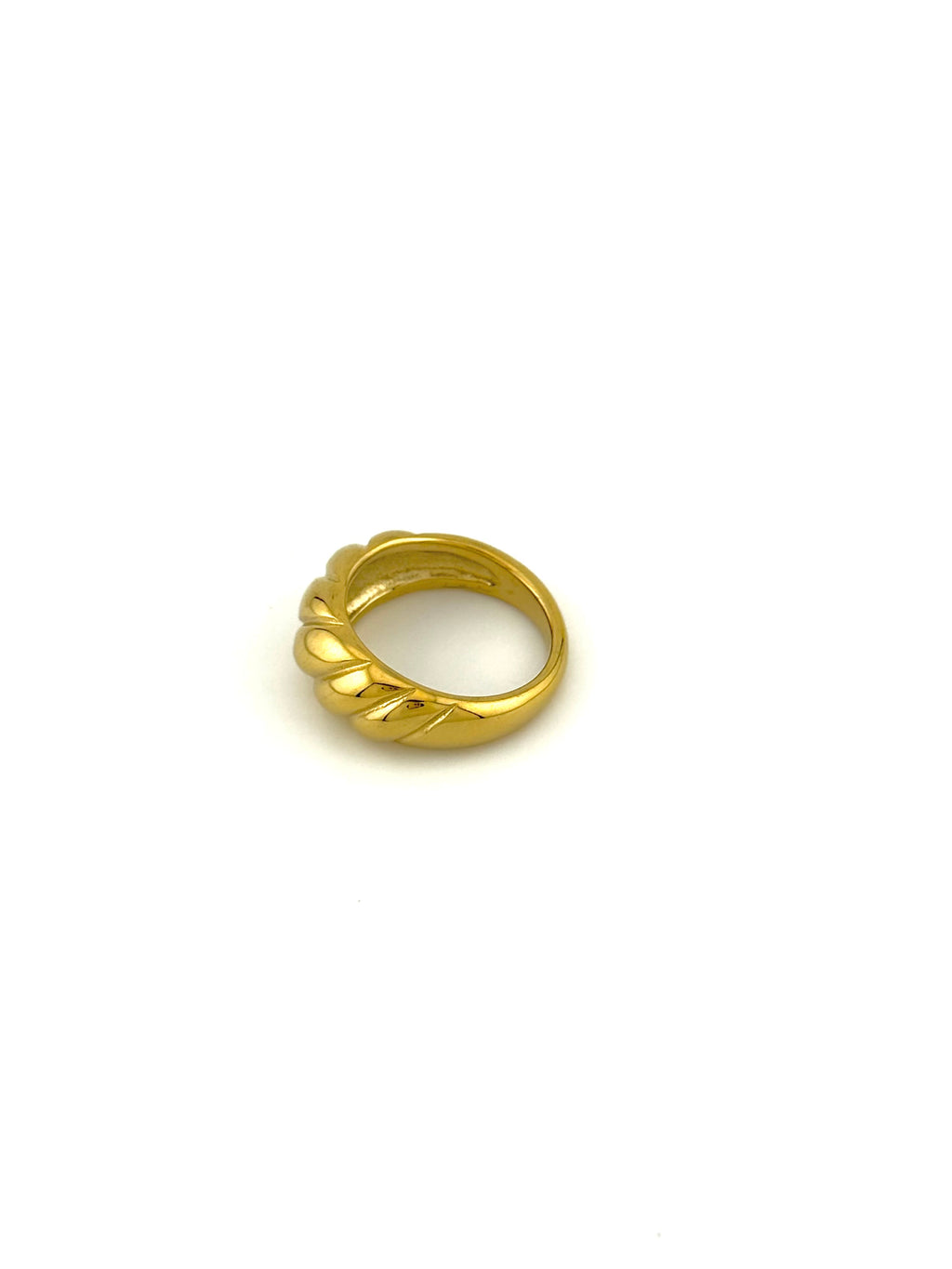 Crescent curve ring