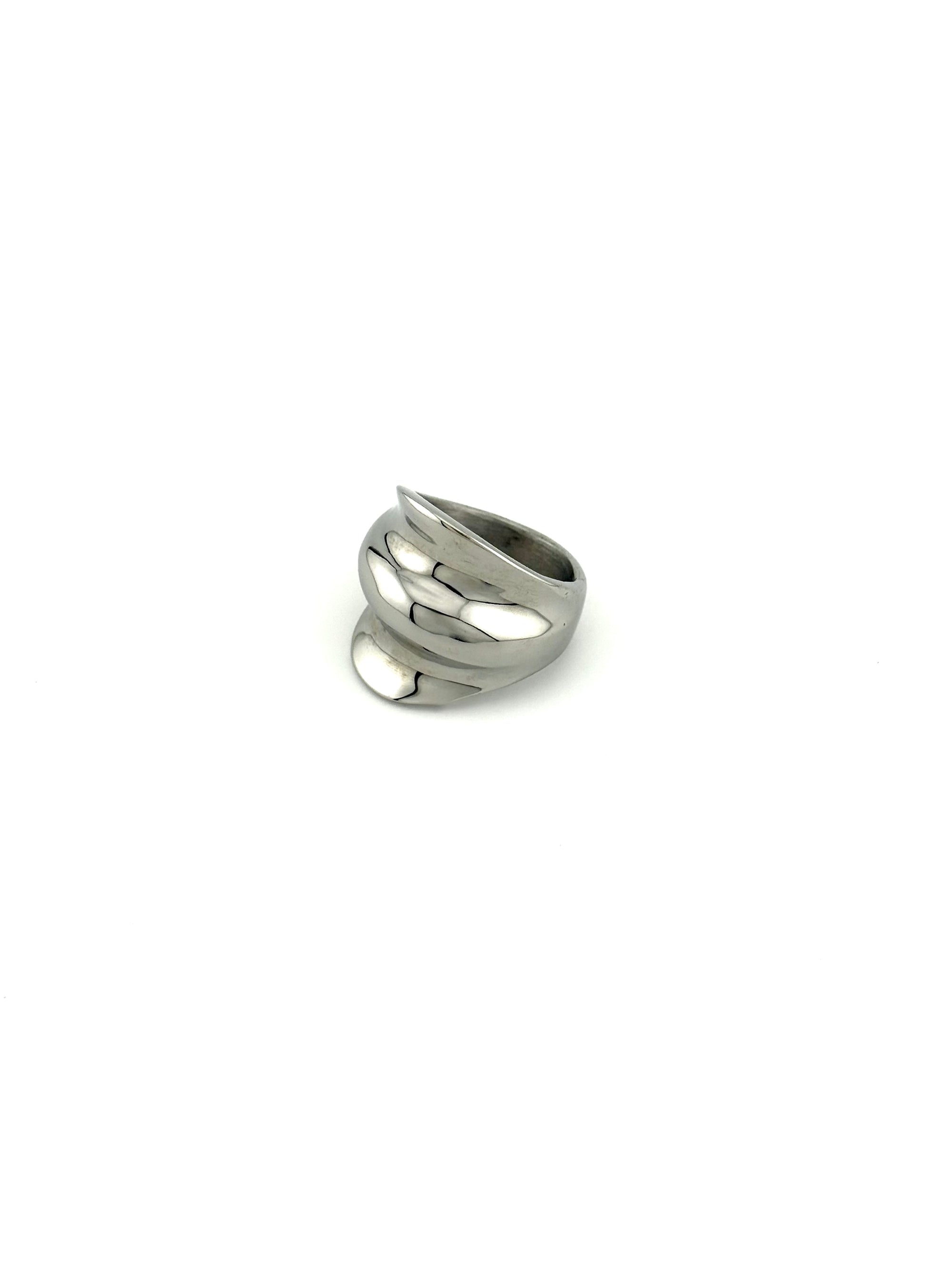 Pebble rise ring