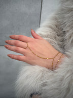 Wrapped around you handketting